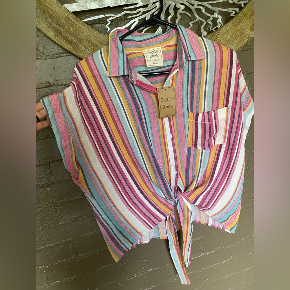NWT Beach Boho Cropped sleeve shirt with knot bottom 🌺